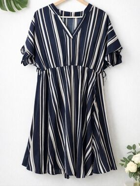 BloomChic Navy, White And Beige Striped Midi Dress Size 14-16 (See Description)